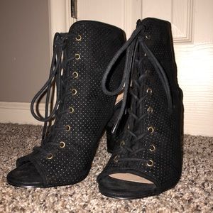 Black pair of laced opened toed heels